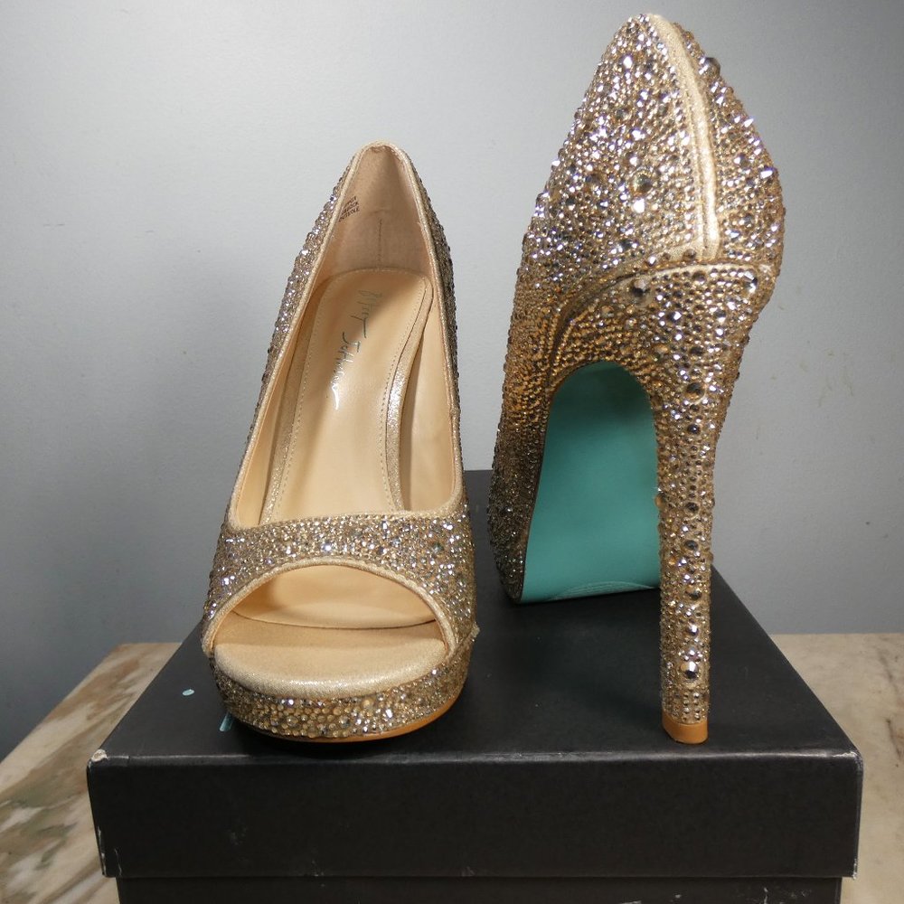 NiB SPARKLING Betsey Johnson Dane Peep Toe Pump, Light Gold, 8.5 - Picture 9 of 16